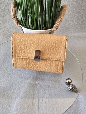 mac & jac tan pebbled wallet with silver hardware